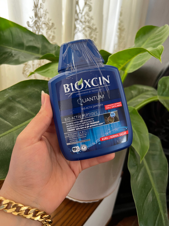 شامپو ضد ریزش بیوکسین مدل کوانتوم مناسب موهای نرمال تا خشک حجم 300 میل